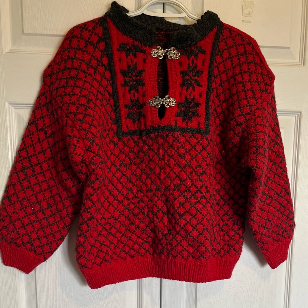 Hand Knit 100% wool VINTAGE sweater